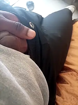 Snapshot of Cumboy2567 chatting on 10/17/25, 10:18 Cumboy2567 online show from 10/17/25, 10:18