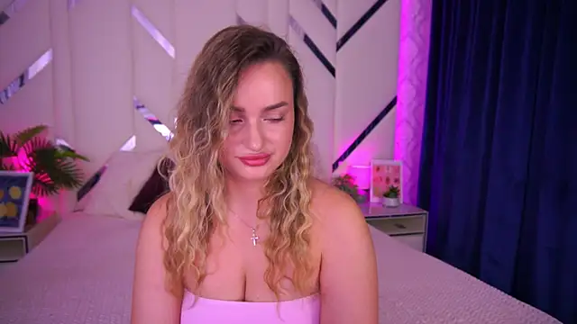 Snapshot of LindsieGreyy chatting on 10/19/25, 07:20 LindsieGreyy online show from 10/19/25, 07:20