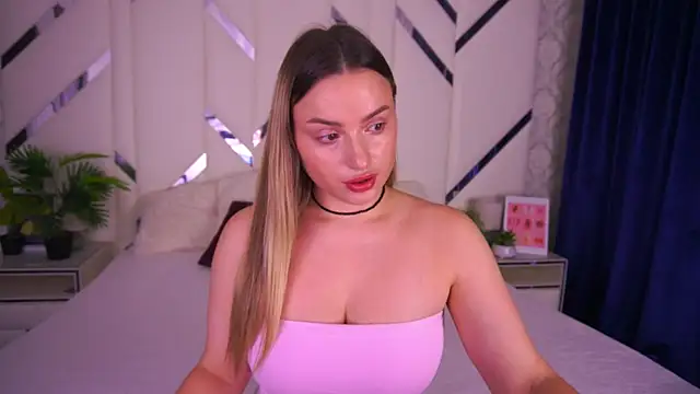 Snapshot of LindsieGreyy chatting on 11/08/25, 08:03 LindsieGreyy online show from 11/08/25, 08:03