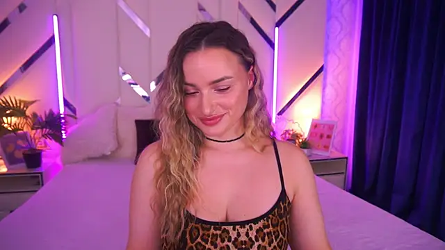 Snapshot of LindsieGreyy chatting on 11/23/25, 08:25 LindsieGreyy online show from 11/23/25, 08:25