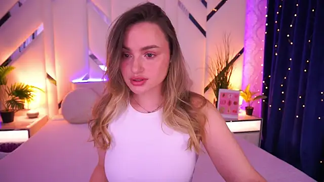 Snapshot of LindsieGreyy chatting on 02/23/26, 08:22 LindsieGreyy online show from 02/23/26, 08:22