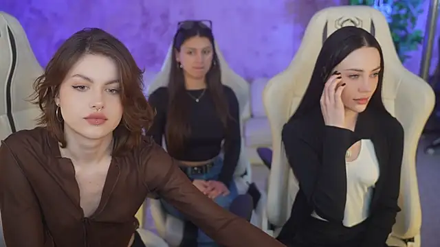 Snapshot of Ayza054 chatting on 03/21/25, 03:46 Ayza054 online show from 03/21/25, 03:46