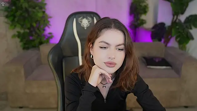 Snapshot of Ayza054 chatting on 09/10/25, 11:10 Ayza054 online show from 09/10/25, 11:10