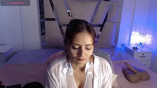 KathyLee69  online show from 10/26/25, 09:42