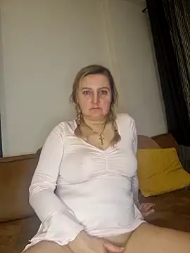 Snapshot of xwera chatting on 10/23/25, 09:24 xwera online show from 10/23/25, 09:24