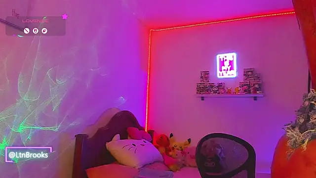 Annaa Brooks online show from 12/18/25, 09:10