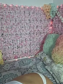 Lynda Bonnie online show from 02/05/26, 02:00