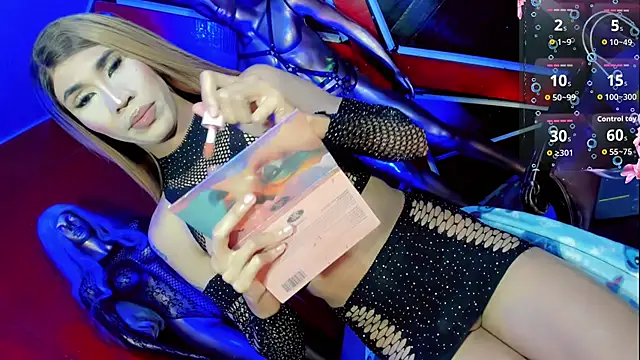 Snapshot of emelly_horny_ chatting on 11/11/25, 07:14 emelly horny online show from 11/11/25, 07:14