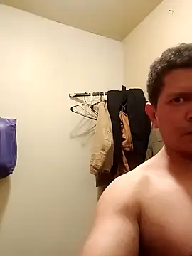 Snapshot of machoactivo1 chatting on 02/08/25, 01:33 machoactivo1 online show from 02/08/25, 01:33