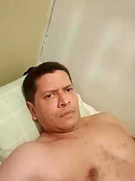 Snapshot of machoactivo1 chatting on 02/12/25, 02:35 machoactivo1 online show from 02/12/25, 02:35