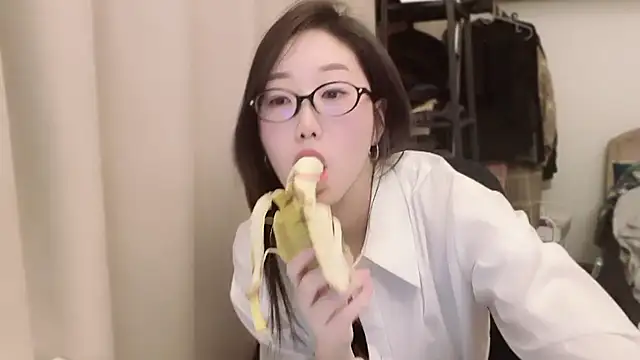 linlinnnnn online show from 02/09/25, 03:56