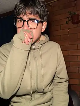 Snapshot of shadowsofgarden chatting on 03/20/25, 10:32 shadowsofgarden online show from 03/20/25, 10:32