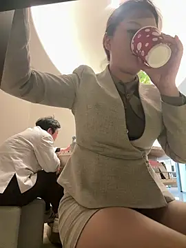 Snapshot of Mia-77 chatting on 05/08/26, 04:18 Mia-77 online show from 05/08/26, 04:18