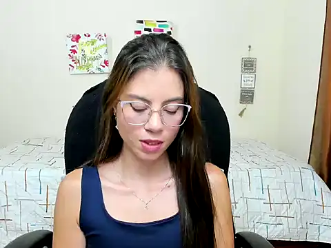 veronicamiller22 online show from 09/28/25, 10:26