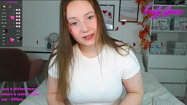 Snapshot of EmilyxxGraces chatting on 02/15/25, 09:48 EmilyxxGraces online show from 02/15/25, 09:48