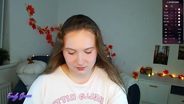 Snapshot of EmilyxxGraces chatting on 09/16/25, 05:25 EmilyxxGraces online show from 09/16/25, 05:25