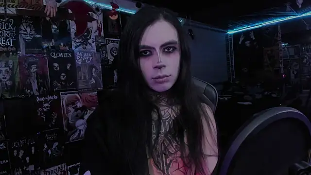 Snapshot of rotten_dreams chatting on 10/28/25, 11:18 rotten dreams online show from 10/28/25, 11:18