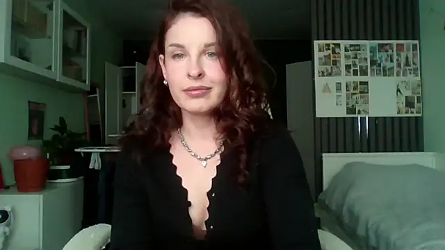 Snapshot of MollyBer chatting on 06/15/26, 03:14 MollyBer online show from 06/15/26, 03:14