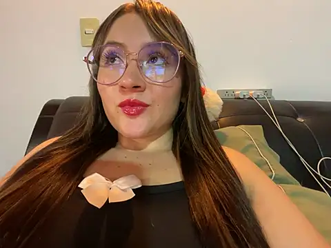 ValentinaOrtiz3 online show from 03/18/25, 01:32