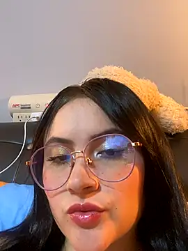 ValentinaOrtiz3 online show from 10/11/25, 02:22