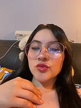 ValentinaOrtiz3 online show from 10/12/25, 12:20