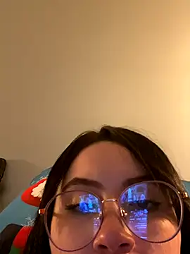 ValentinaOrtiz3 online show from 10/19/25, 12:44