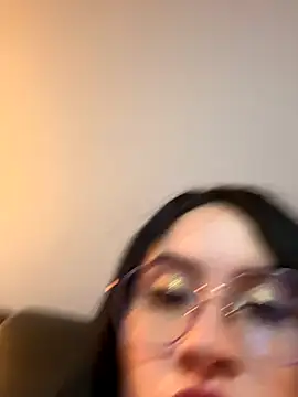 ValentinaOrtiz3 online show from 11/08/25, 12:00