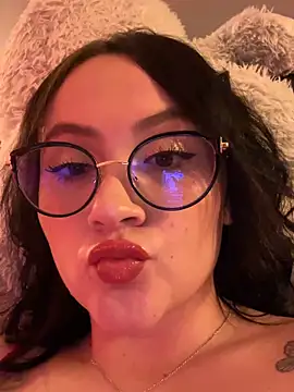 ValentinaOrtiz3 online show from 03/18/26, 10:02