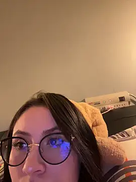 ValentinaOrtiz3 online show from 04/08/26, 01:27