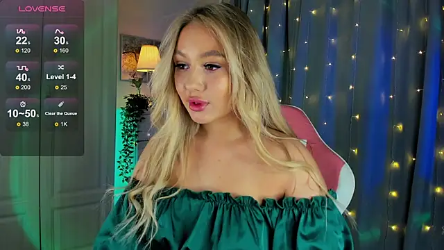 Snapshot of _Loneve__ chatting on 03/12/25, 02:01 Loneve online show from 03/12/25, 02:01