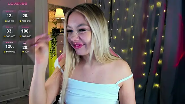 Snapshot of _Loneve__ chatting on 03/13/25, 10:32 Loneve online show from 03/13/25, 10:32