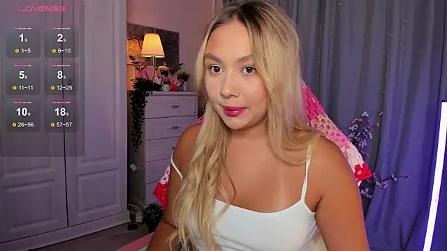 Snapshot of _Loneve__ chatting on 10/08/25, 03:42 Loneve online show from 10/08/25, 03:42