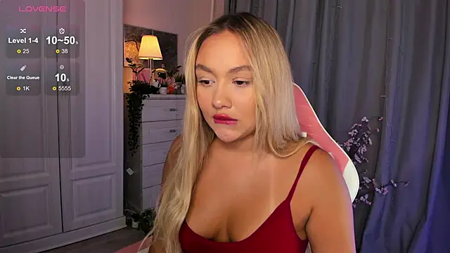 Snapshot of _Loneve__ chatting on 10/09/25, 01:42 Loneve online show from 10/09/25, 01:42