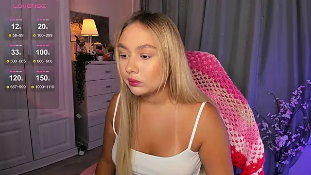 Snapshot of _Loneve__ chatting on 10/10/25, 01:54 Loneve online show from 10/10/25, 01:54