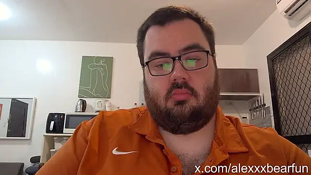 Snapshot of alexxxbear chatting on 02/19/25, 01:08 alexxxbear online show from 02/19/25, 01:08