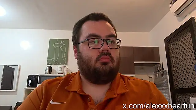 Snapshot of alexxxbear chatting on 02/19/25, 08:01 alexxxbear online show from 02/19/25, 08:01