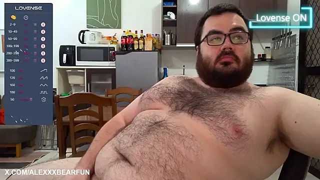 Snapshot of alexxxbear chatting on 03/06/25, 08:27 alexxxbear online show from 03/06/25, 08:27