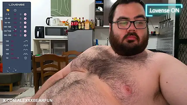 Snapshot of alexxxbear chatting on 03/06/25, 11:31 alexxxbear online show from 03/06/25, 11:31