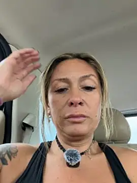 bossyroxy84 online show from 05/15/26, 06:48