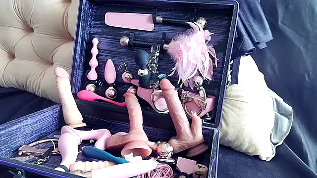 Chanel Noire online show from 03/02/25, 04:32