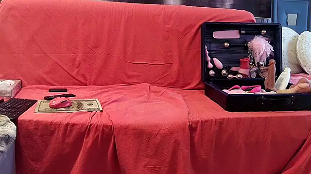 Chanel Noire online show from 12/01/25, 01:05