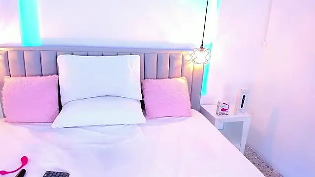 Snapshot of isolari_ chatting on 12/11/24, 04:18 isolari online show from 12/11/24, 04:18