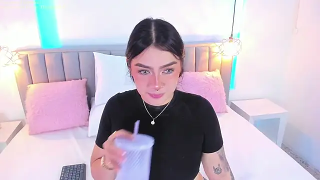 Snapshot of isolari_ chatting on 01/03/25, 04:33 isolari online show from 01/03/25, 04:33