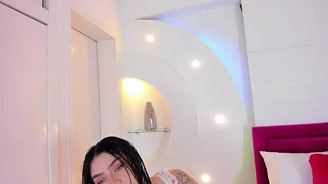 Snapshot of isolari_ chatting on 02/06/25, 12:05 isolari online show from 02/06/25, 12:05