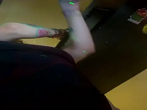 Snapshot of favoritestepsis chatting on 10/27/25, 02:21 favoritestepsis online show from 10/27/25, 02:21