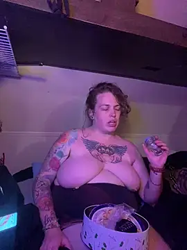 Snapshot of favoritestepsis chatting on 11/25/25, 12:21 favoritestepsis online show from 11/25/25, 12:21