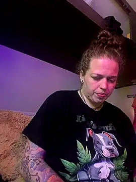 Snapshot of favoritestepsis chatting on 11/30/25, 08:46 favoritestepsis online show from 11/30/25, 08:46