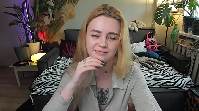 Alexa Pirs online show from 04/07/26, 01:11