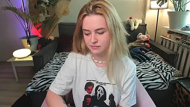 Alexa Pirs online show from 06/12/26, 06:23