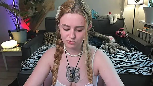 Alexa Pirs online show from 06/14/26, 01:02